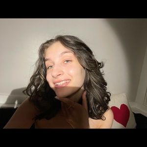 Meet your Posher, Lola